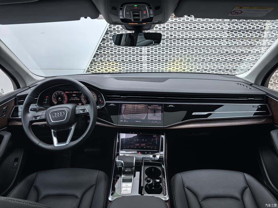 Audi Q7, 2025 9