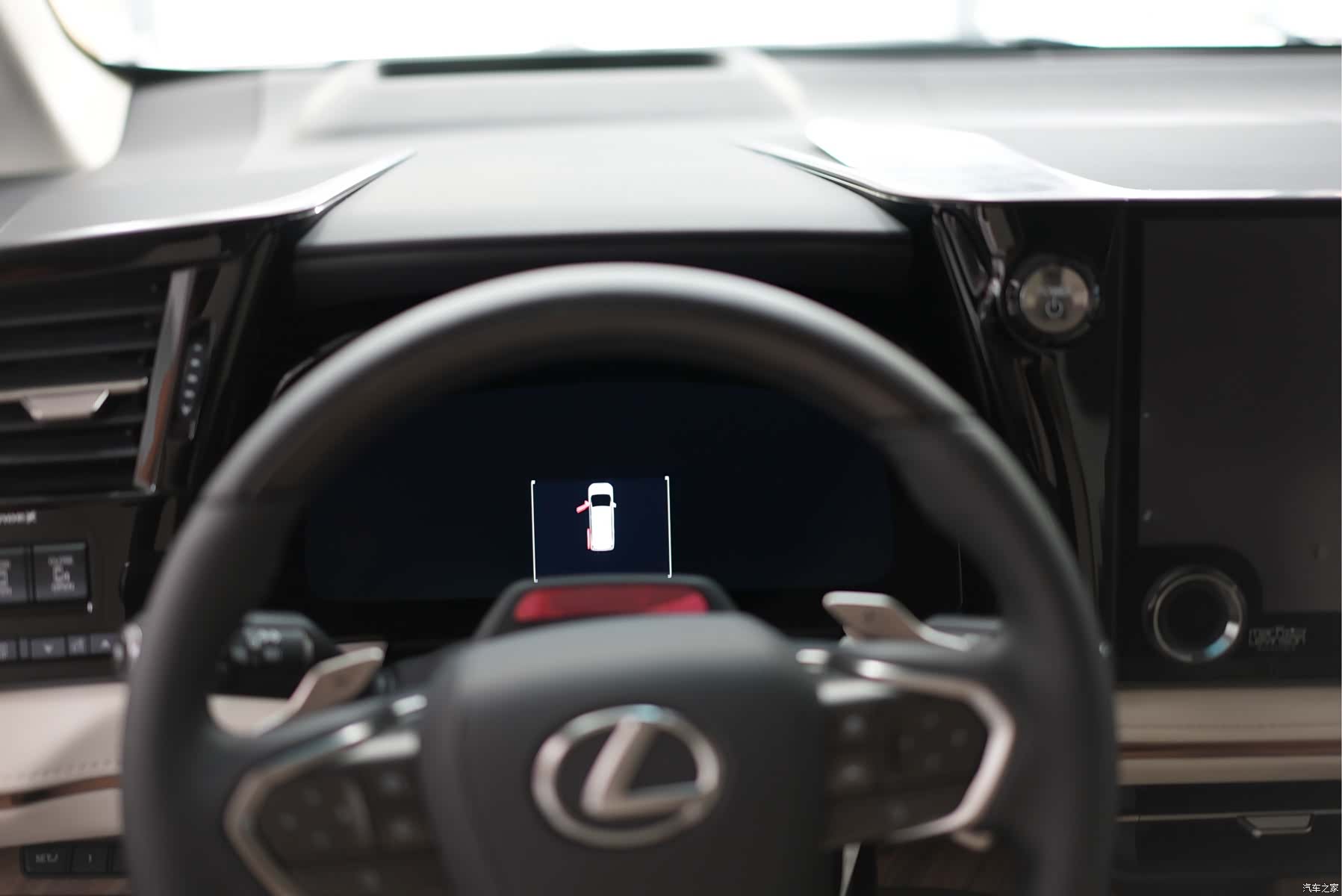 Lexus LM, 2025 17