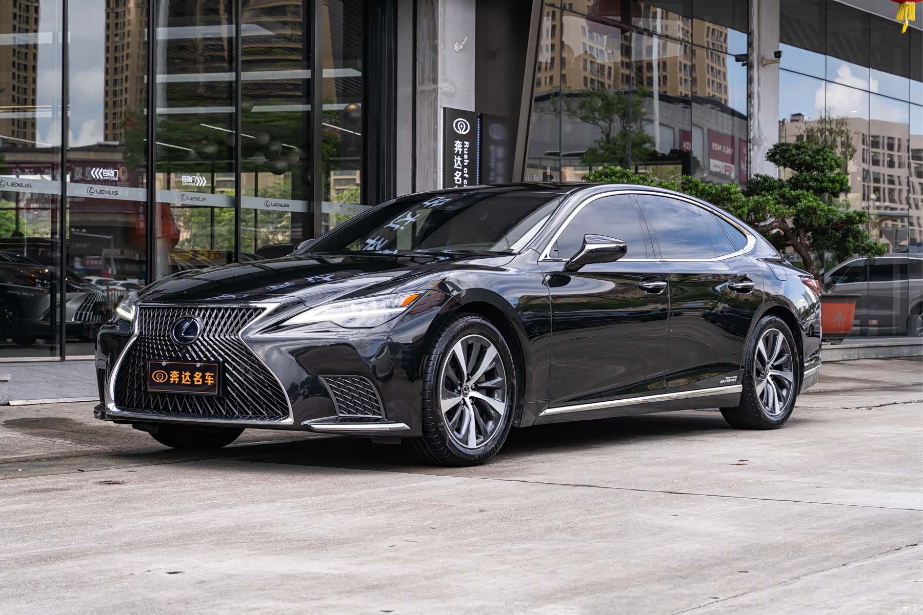 Lexus LS