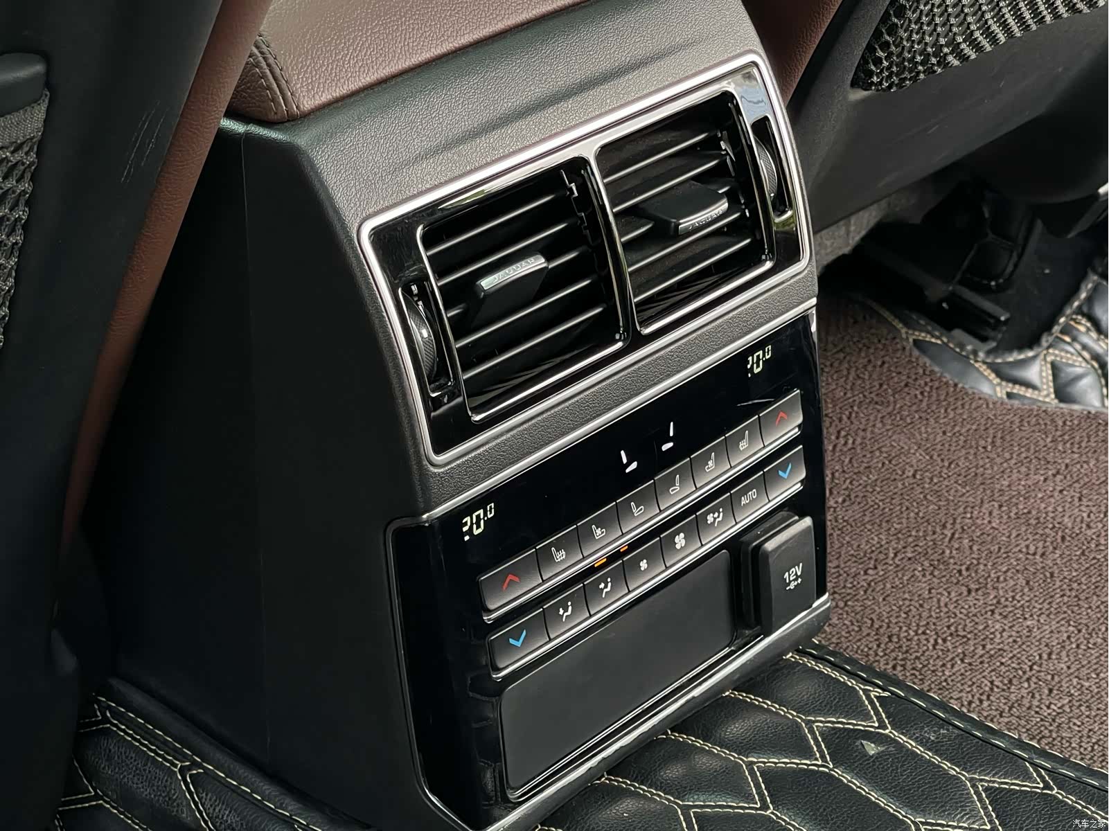 Land Rover P250, 2020 10