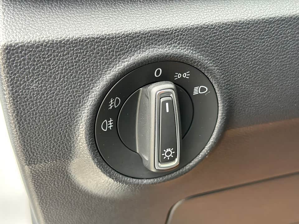 Volkswagen T-ROC exploring Songs