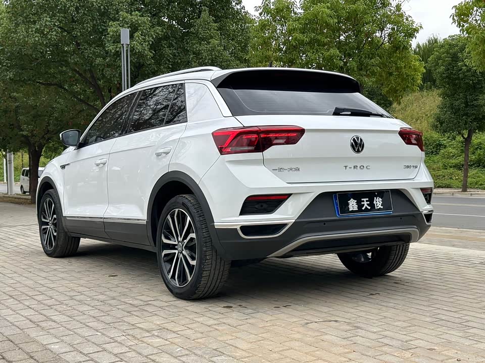 Volkswagen T-ROC exploring Songs