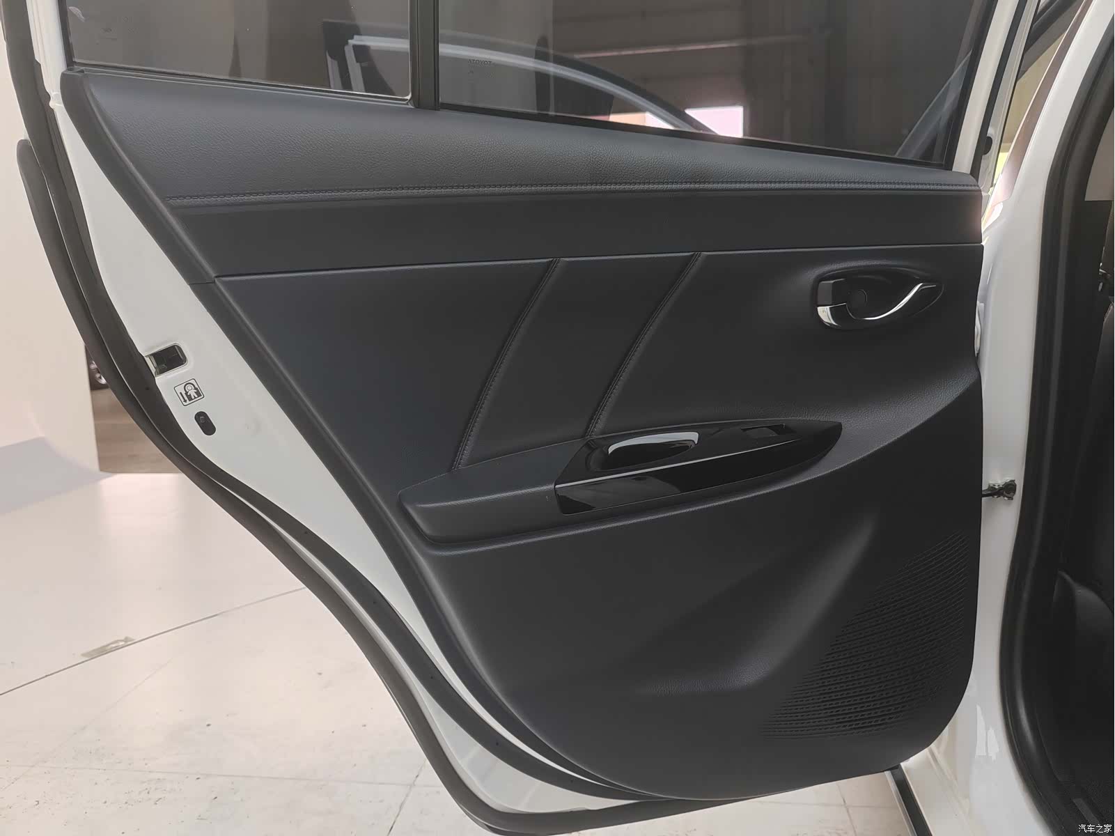 Toyota YARiS L, 2022 18