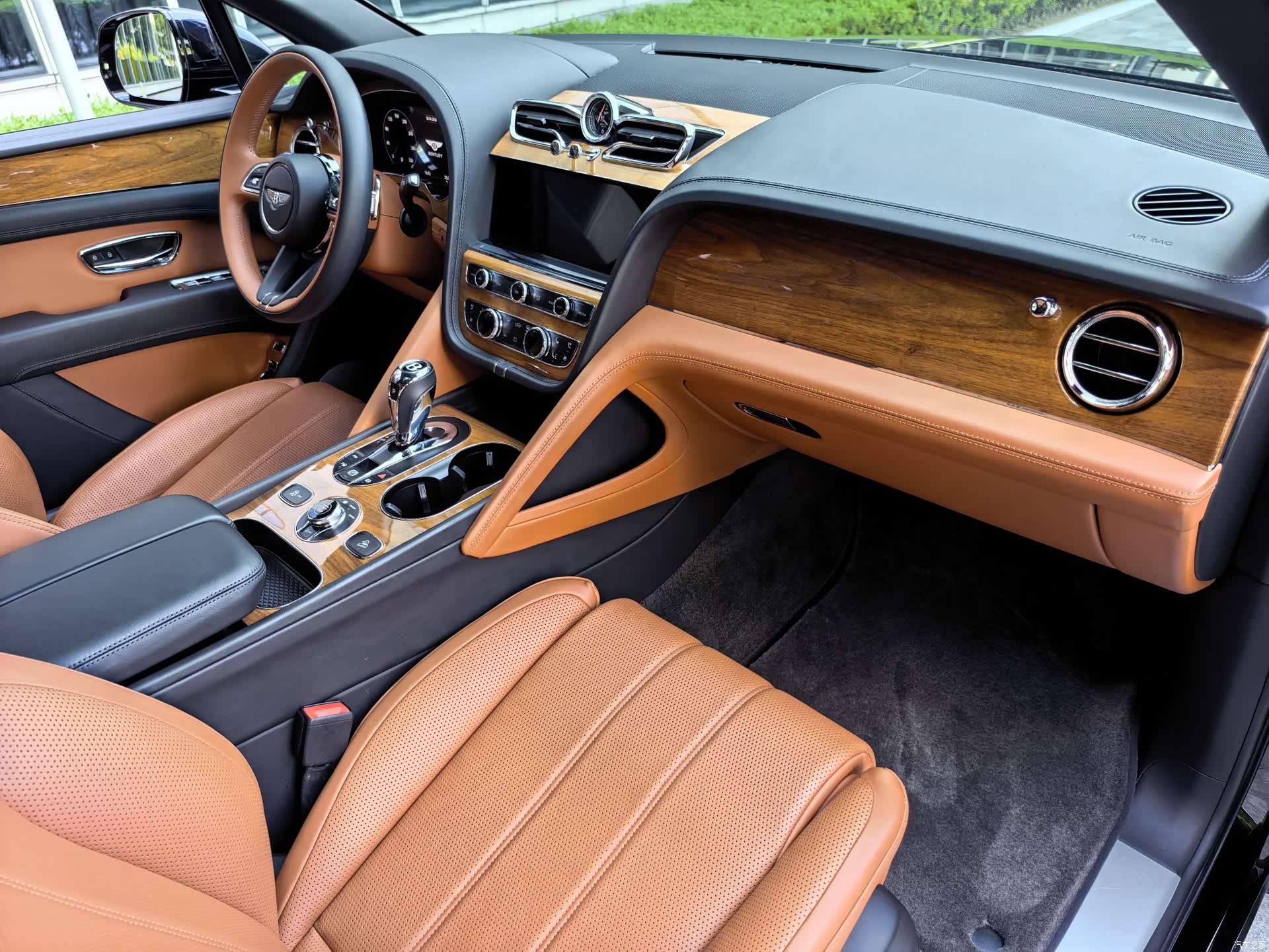 Bentley Bentayga, 2021 34
