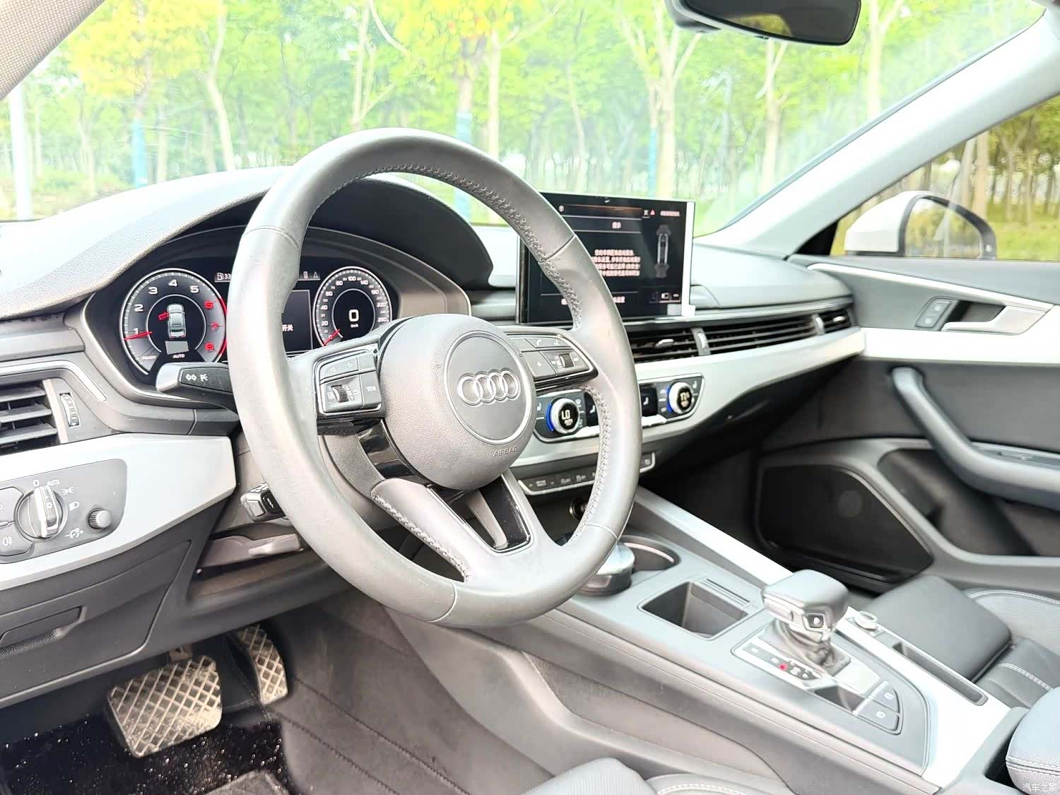 Audi A4L, 2021 все фото