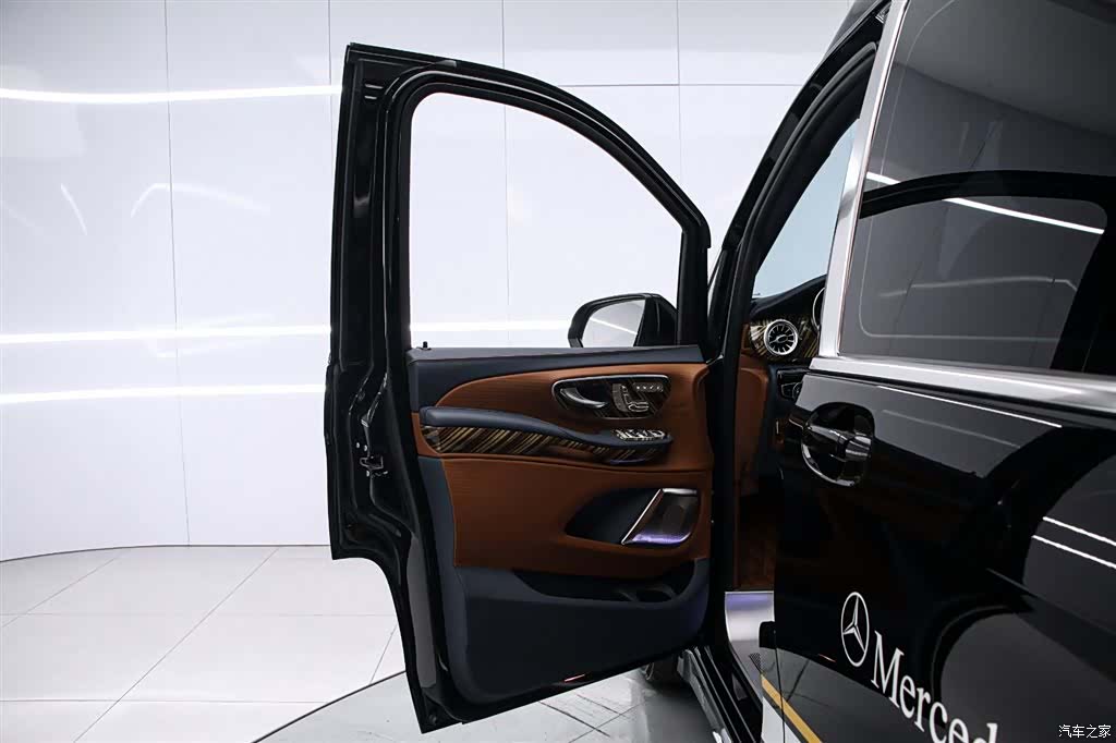 Mercedes-Benz V-Class, 2023 11