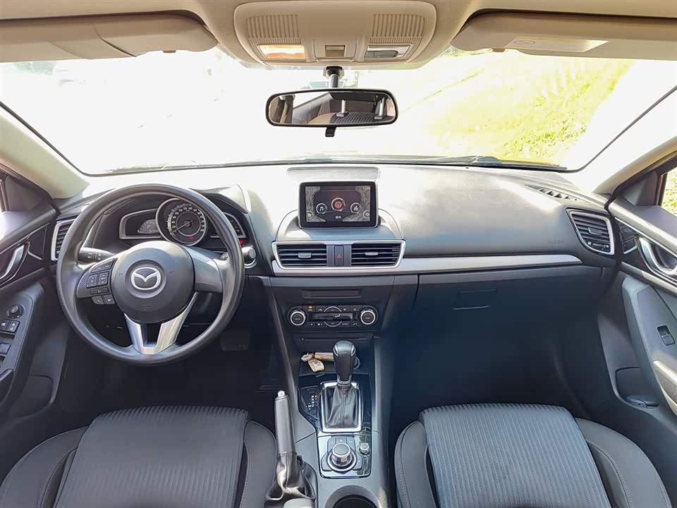 Mazda 3 Angkesaila