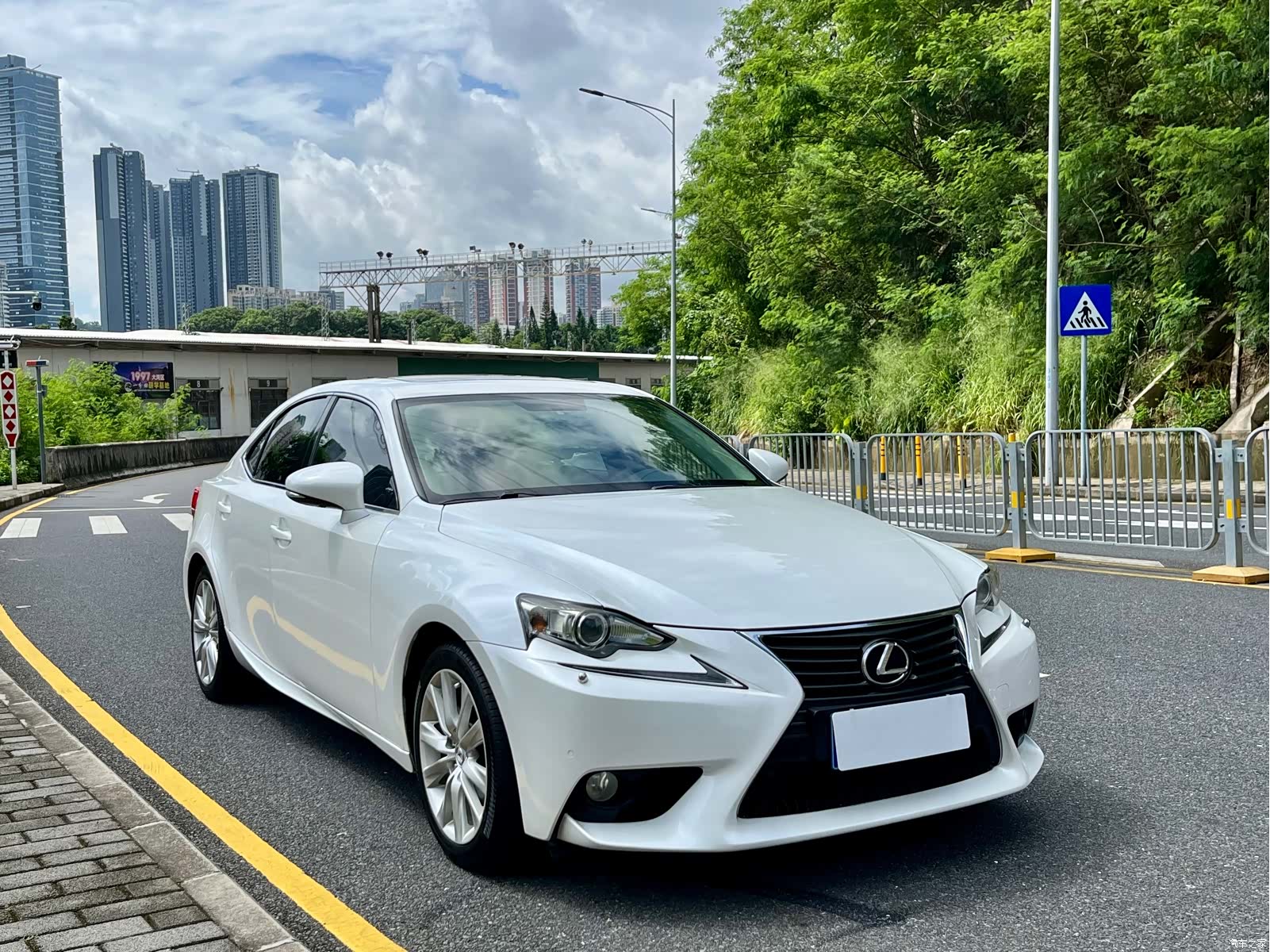 Lexus IS, 2013 3