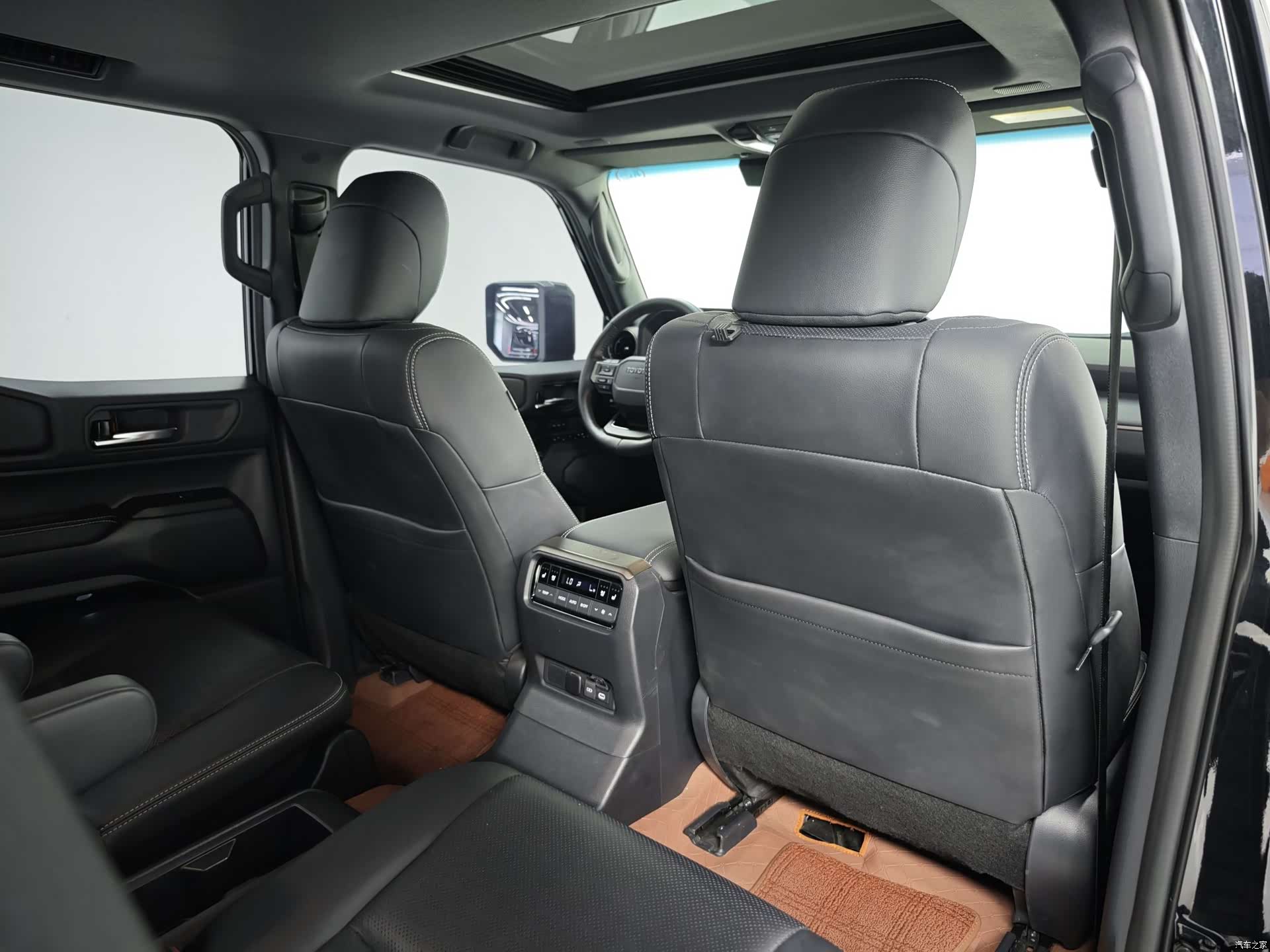 Toyota Prado, 2025 11