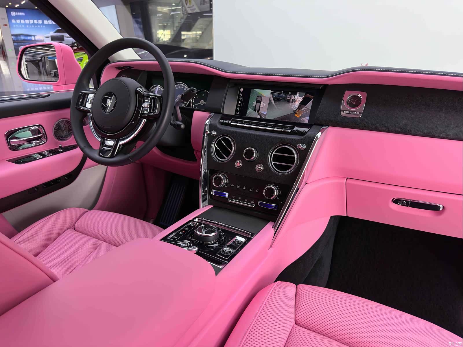 Rolls-Royce Cullinan, 2023 16
