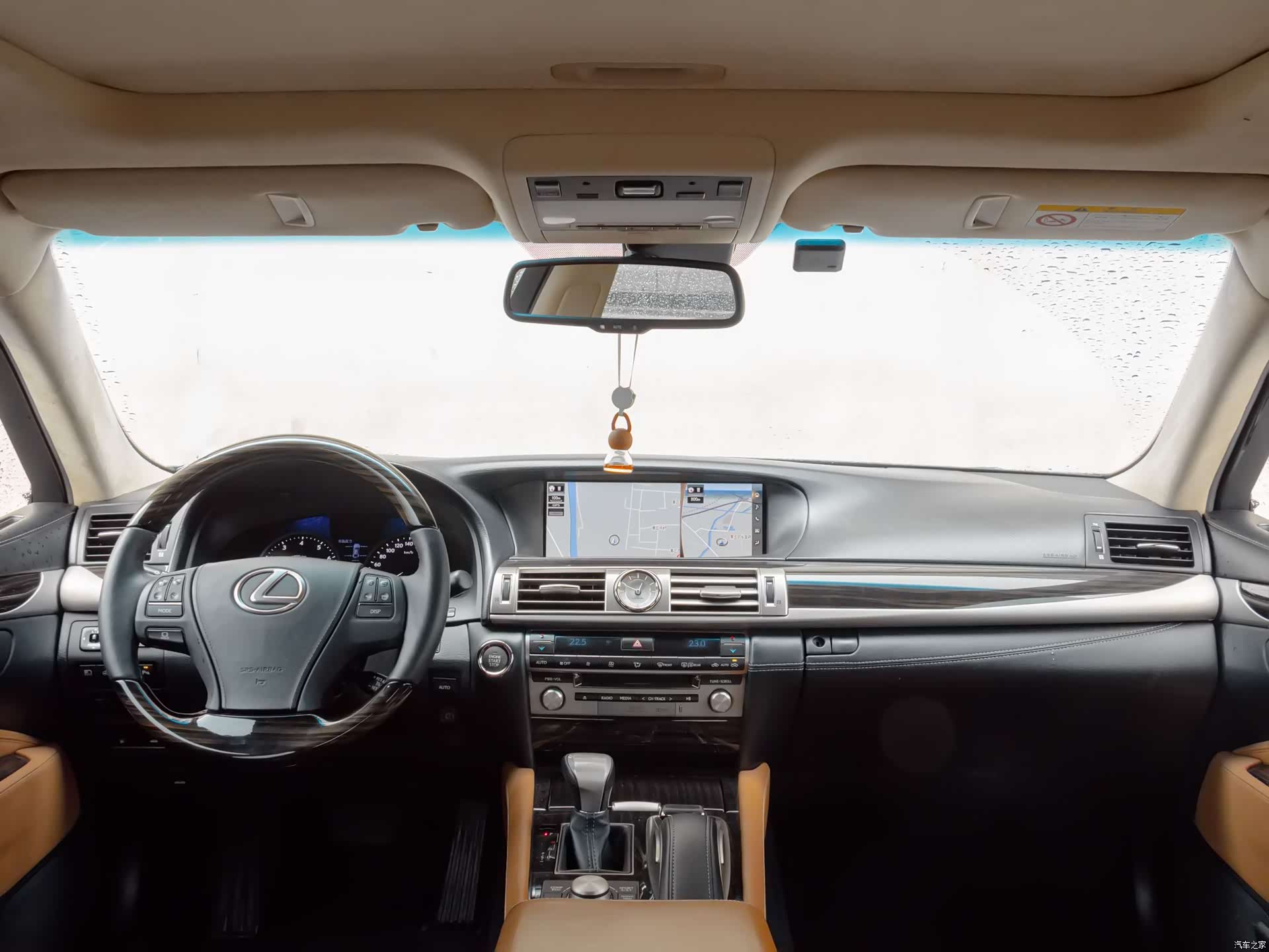 Lexus LS, 2015 4
