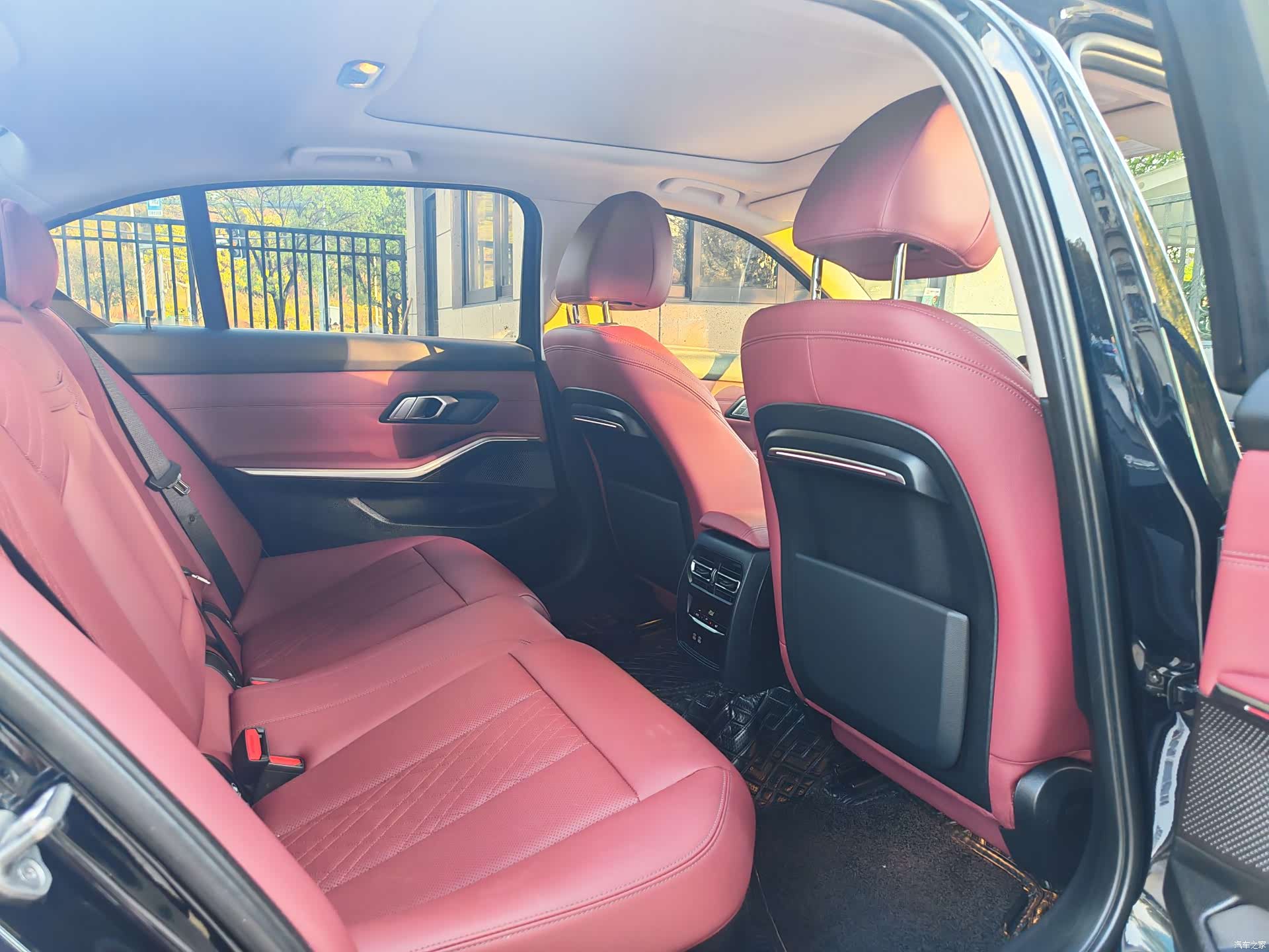 BMW 3 Series, 2022 все фото
