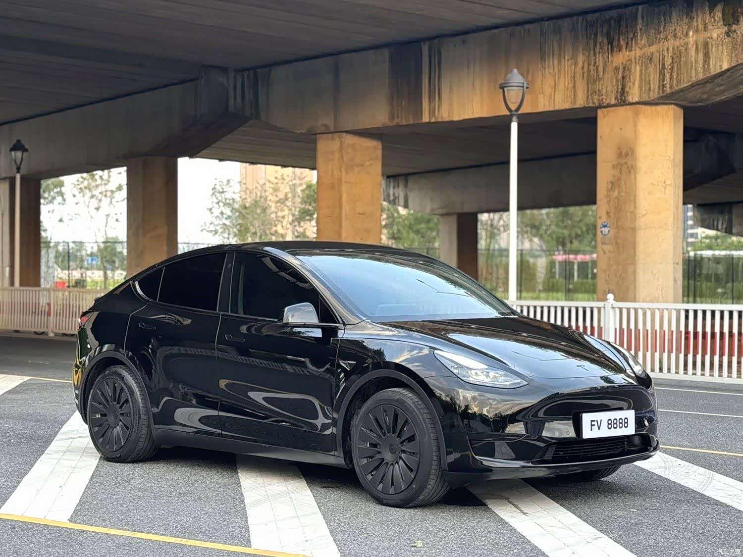 Tesla Model Y, 2023 3