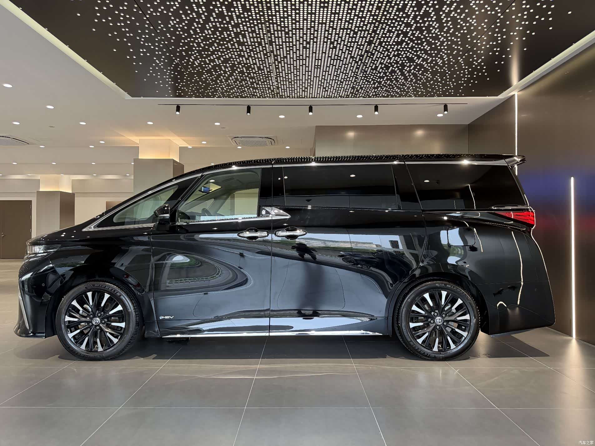 Toyota Alphard, 2023 7