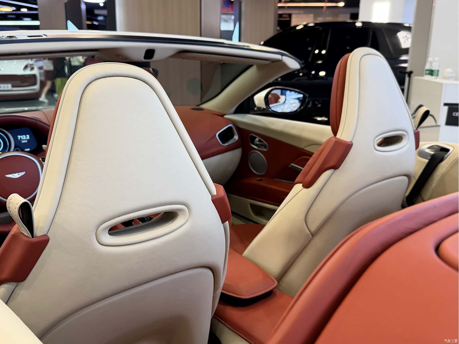Aston Martin DB11, 2020 19