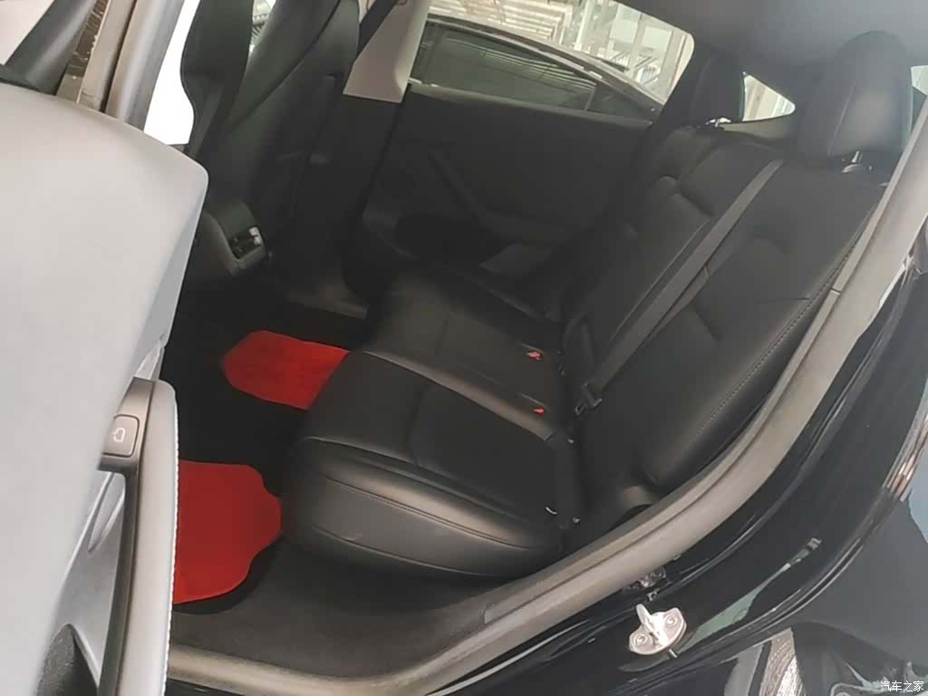 Tesla Model Y, 2023 17