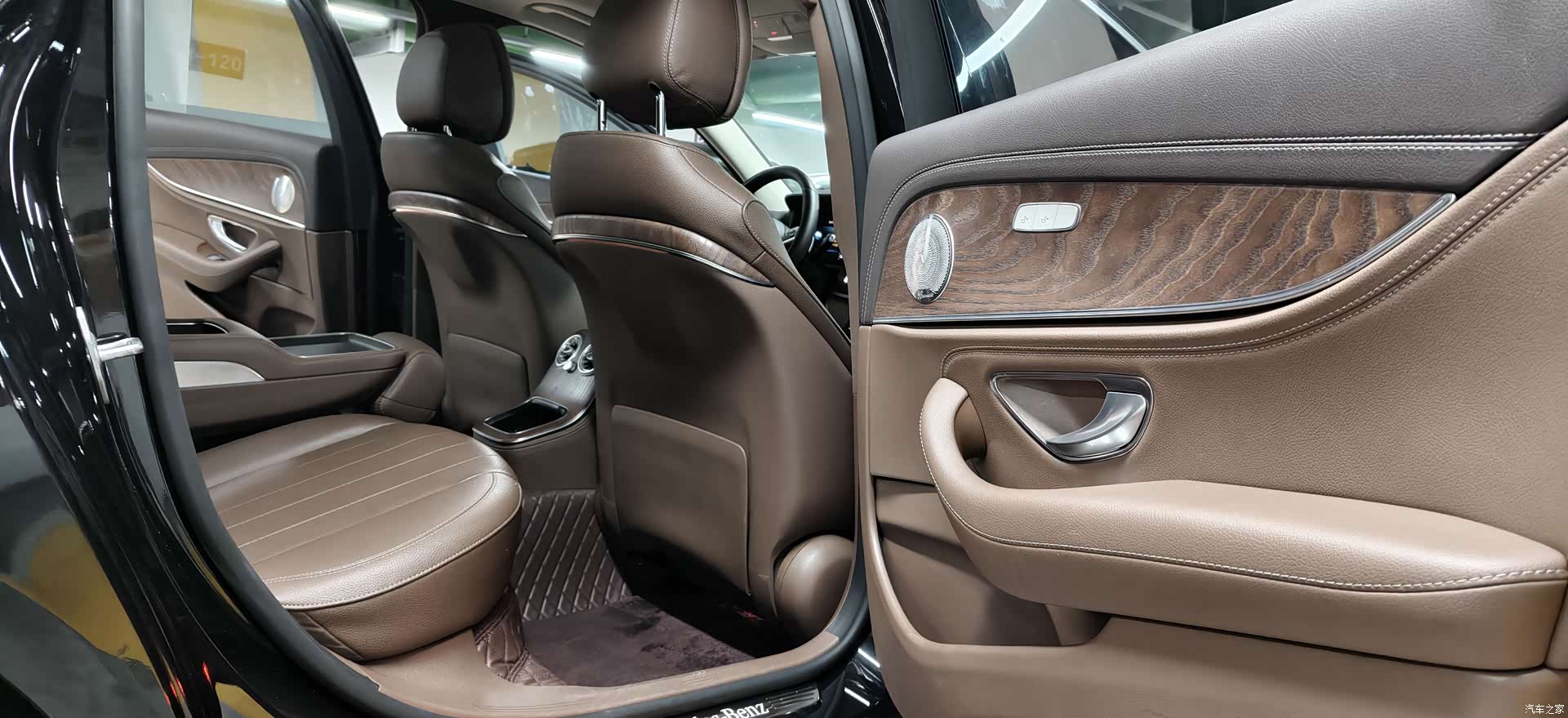 Mercedes-Benz E-Class, 2023 14