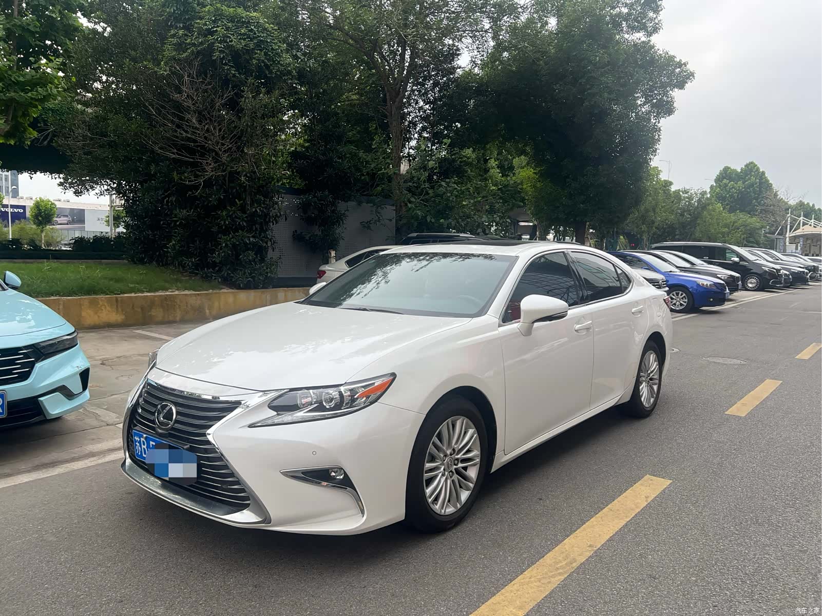Lexus ES