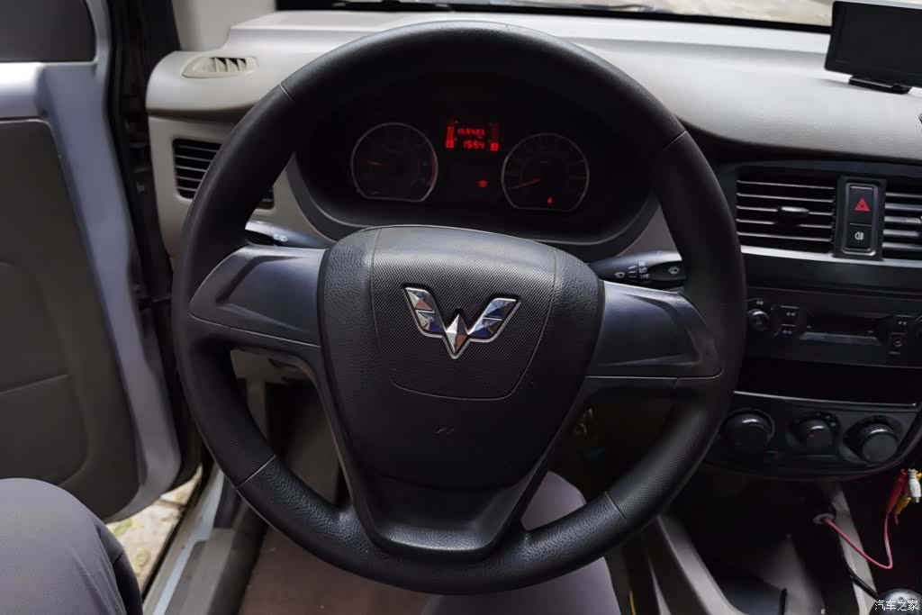 Wuling V, 2017 15