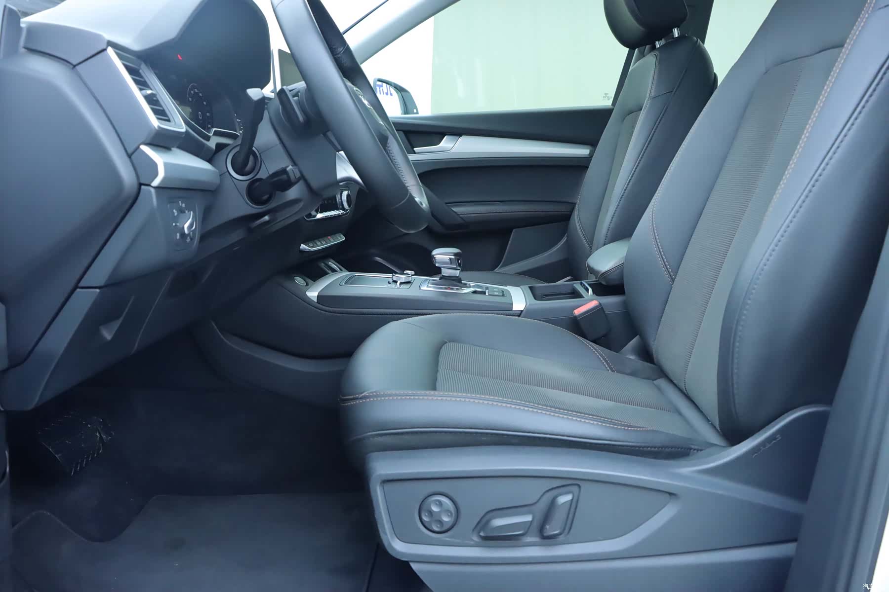 Audi Q5L, 2019 все фото