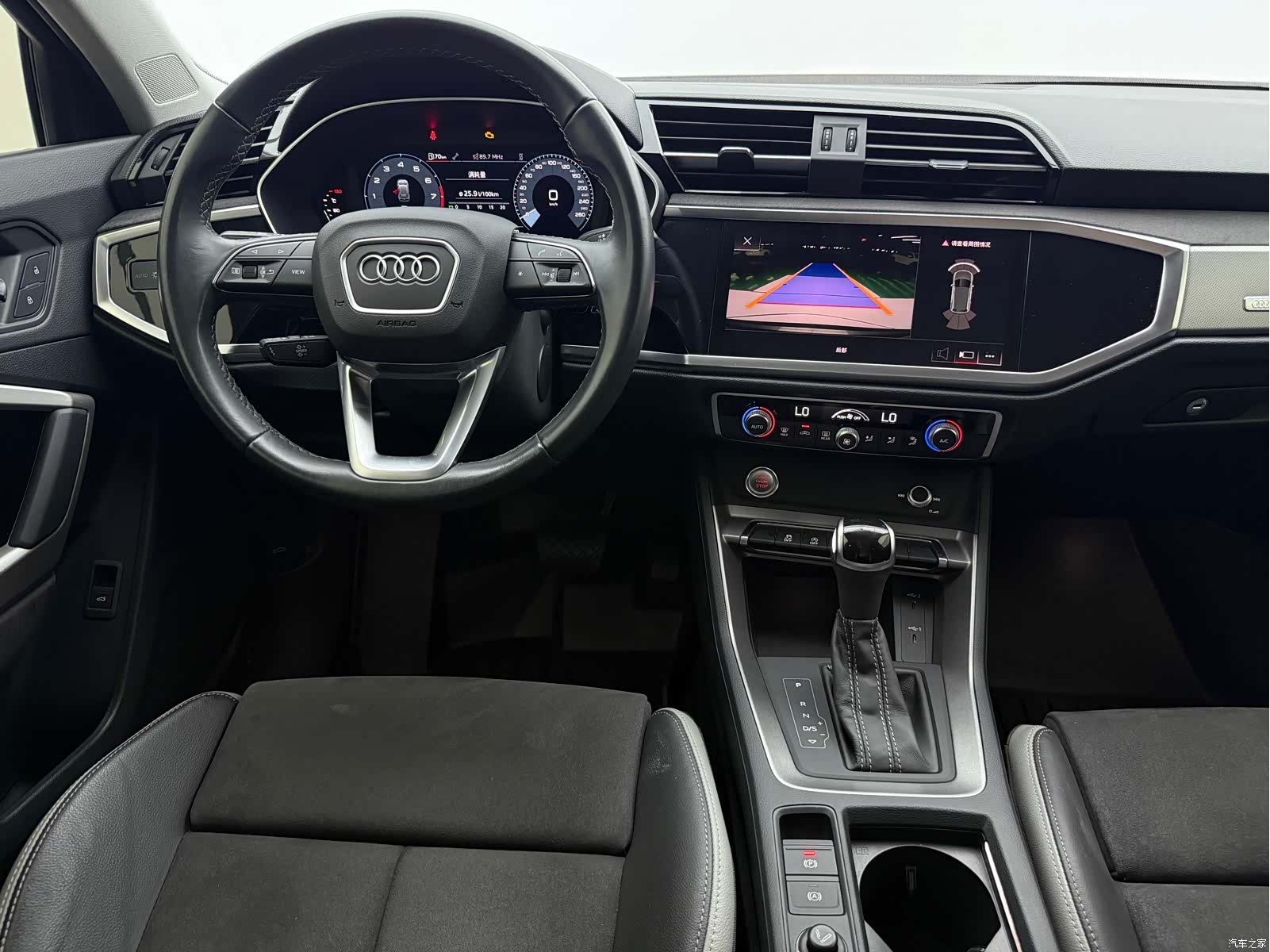 Audi Q3, 2022 10