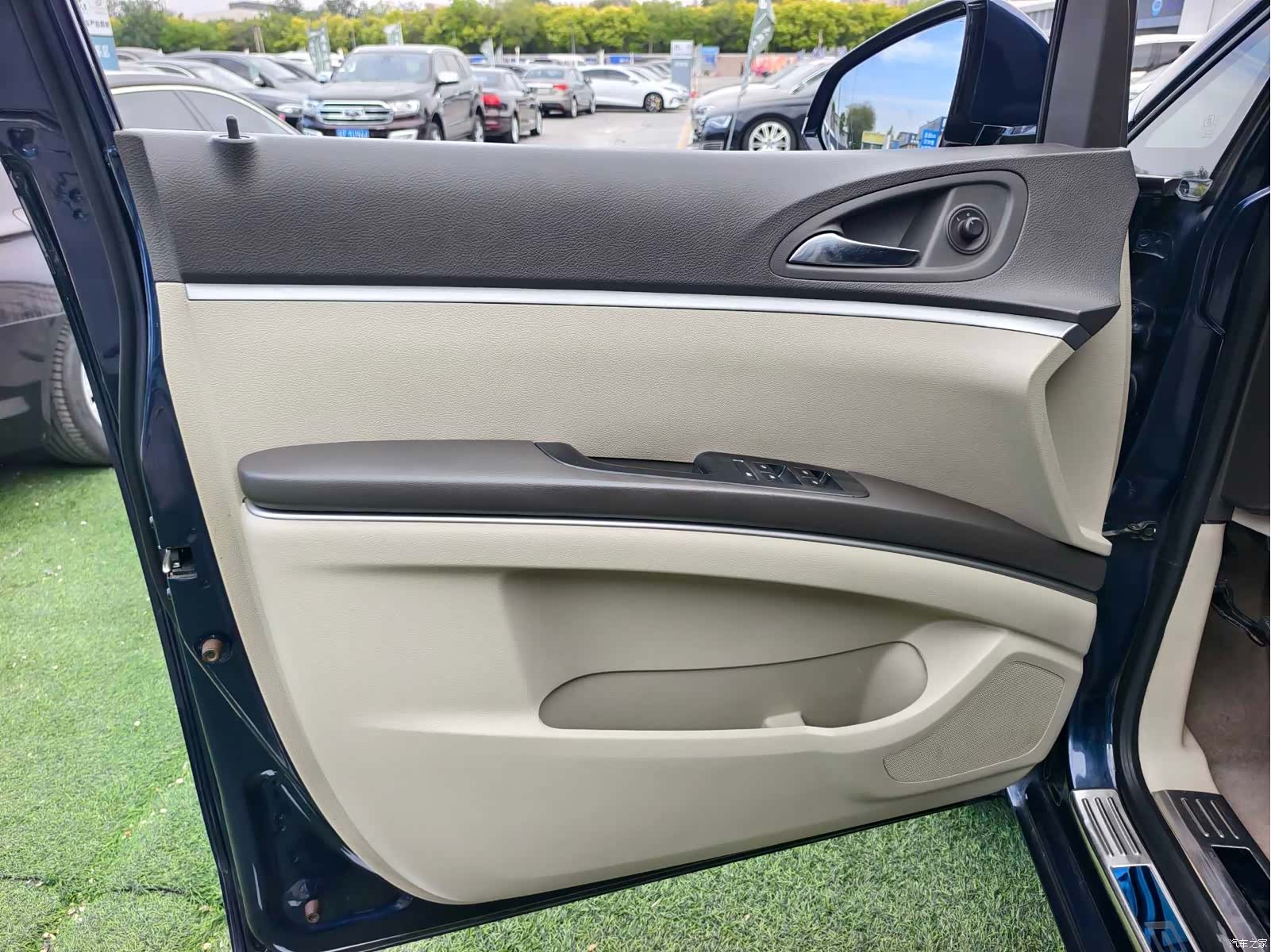 Buick GL8, 2011 6