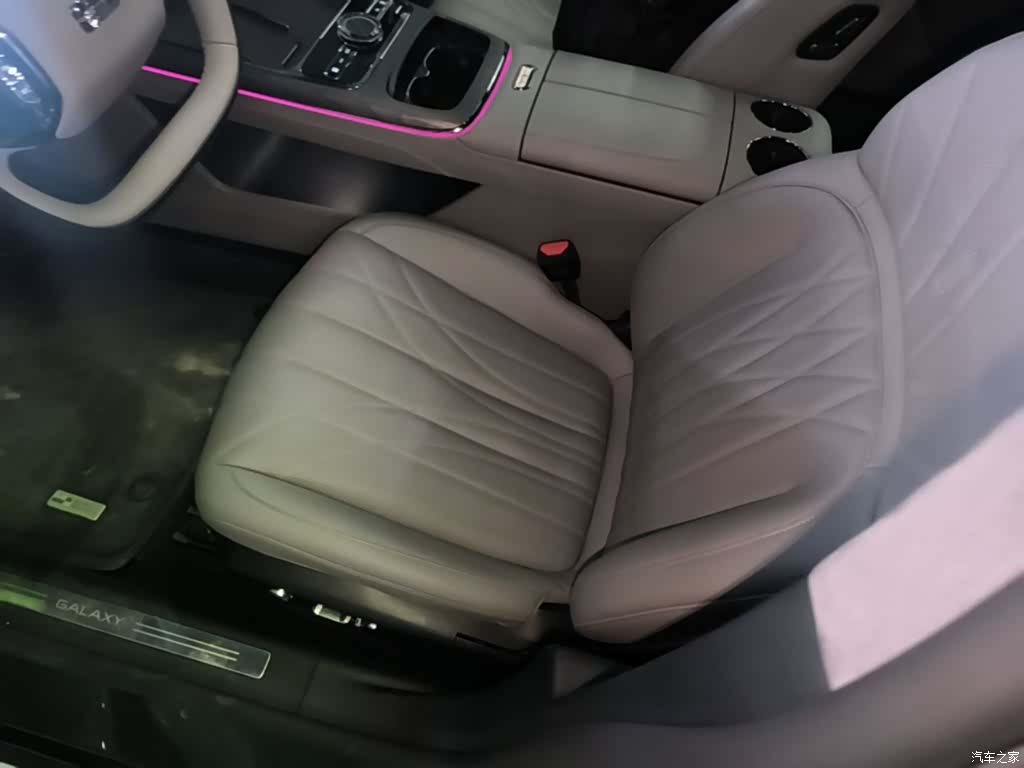 Geely 8, 2025 15