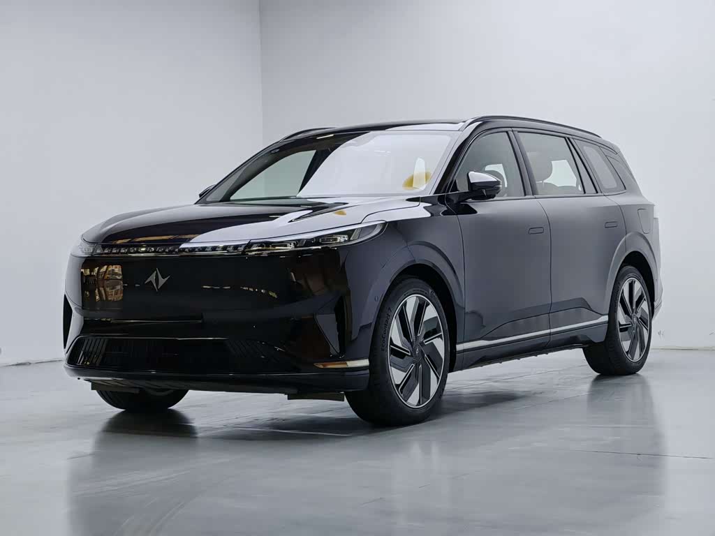 Dongfeng eπ008