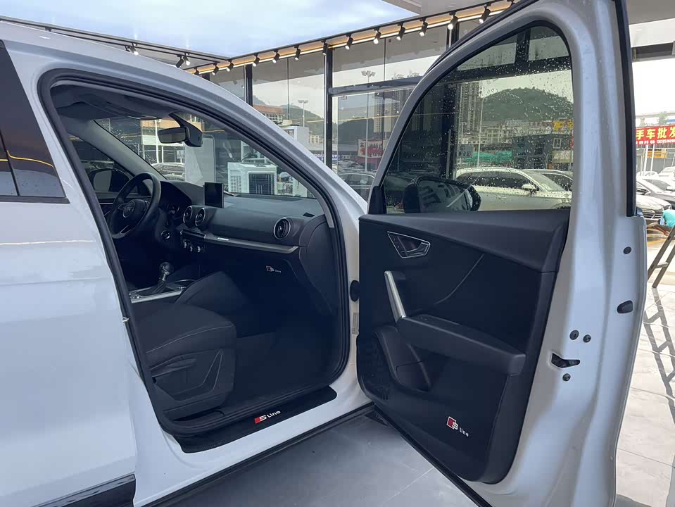Audi Q2L Audi Q2L