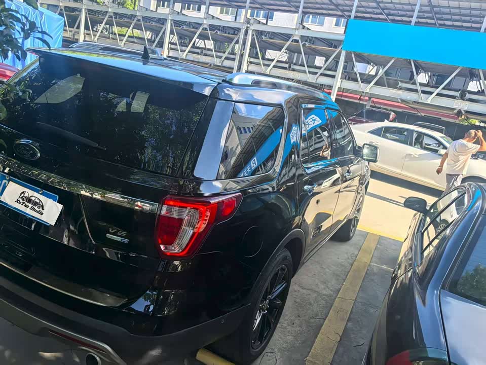 Ford Explorer Ford Explorer