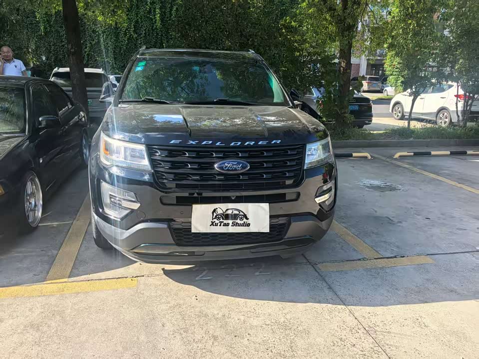 Ford Explorer Ford Explorer