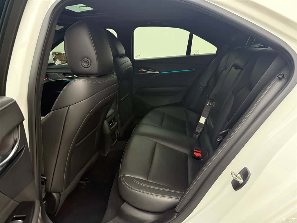 Cadillac CT4, 2023 10
