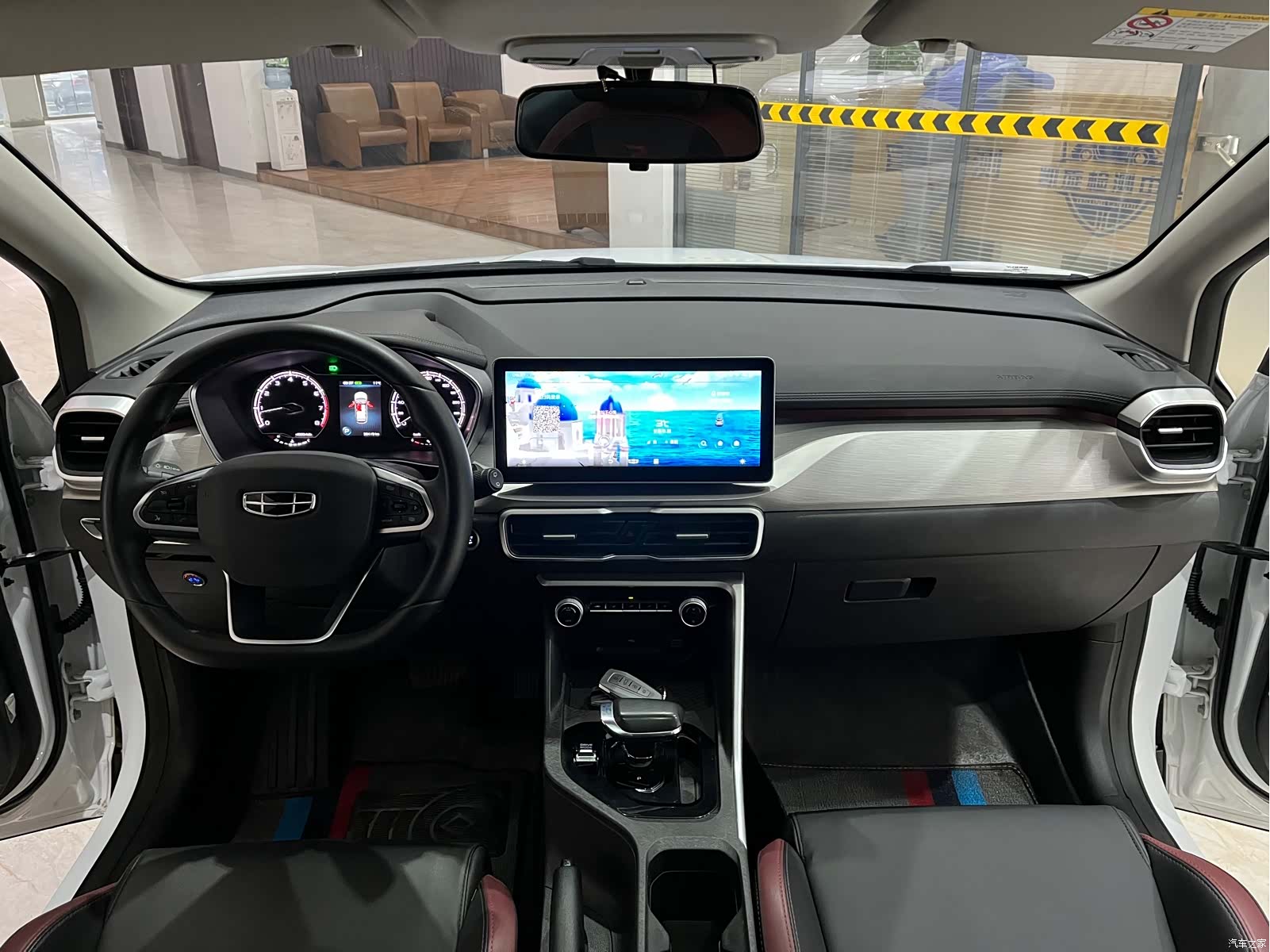 Geely Coolray, 2022 11
