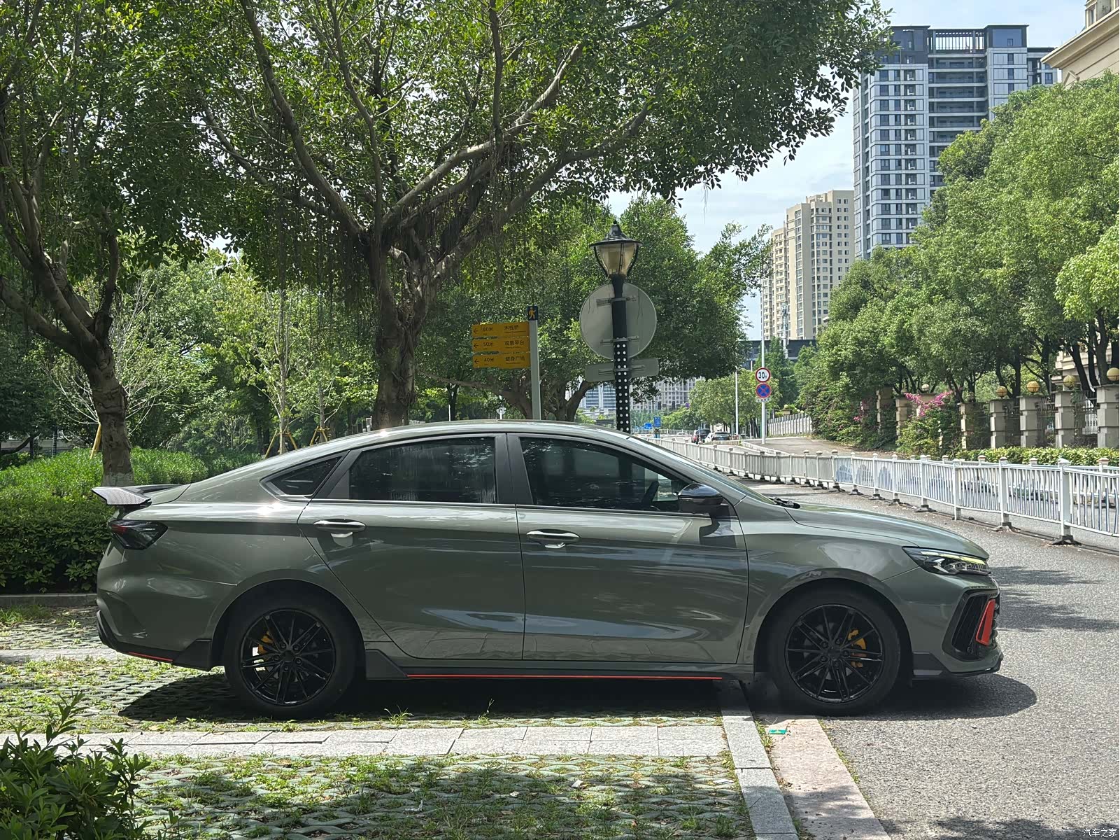 Geely Binray, 2022 4