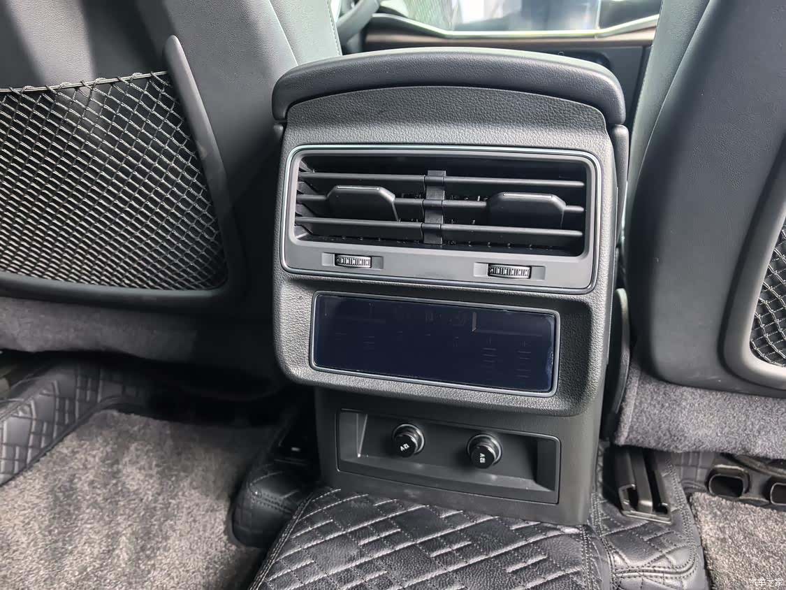 Audi Q7, 2025 17