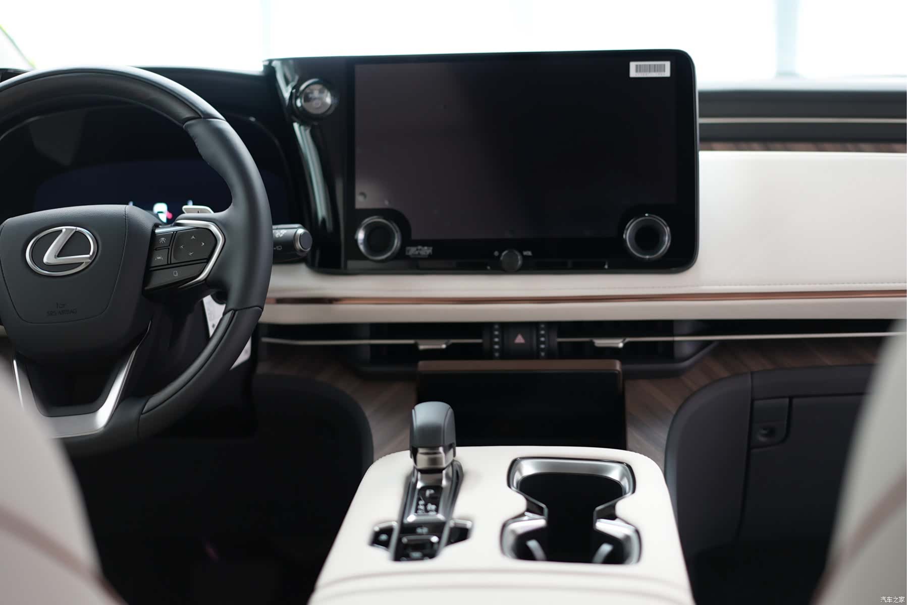 Lexus LM, 2025 9