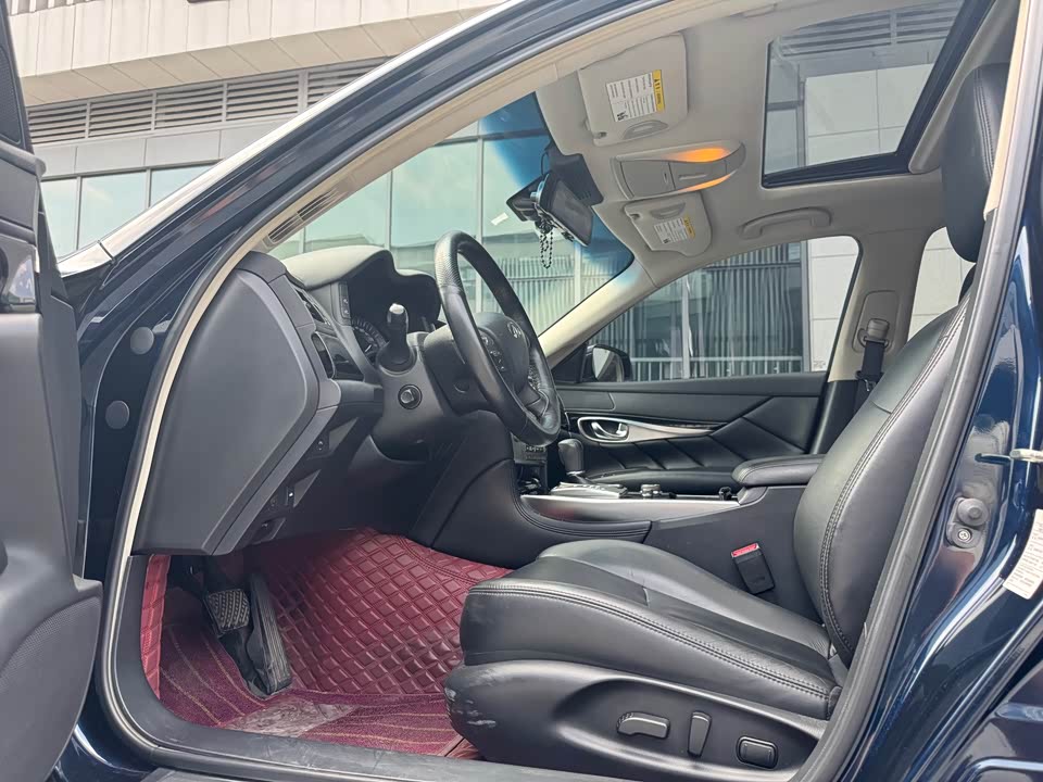 Infiniti Q70 Infiniti Q70