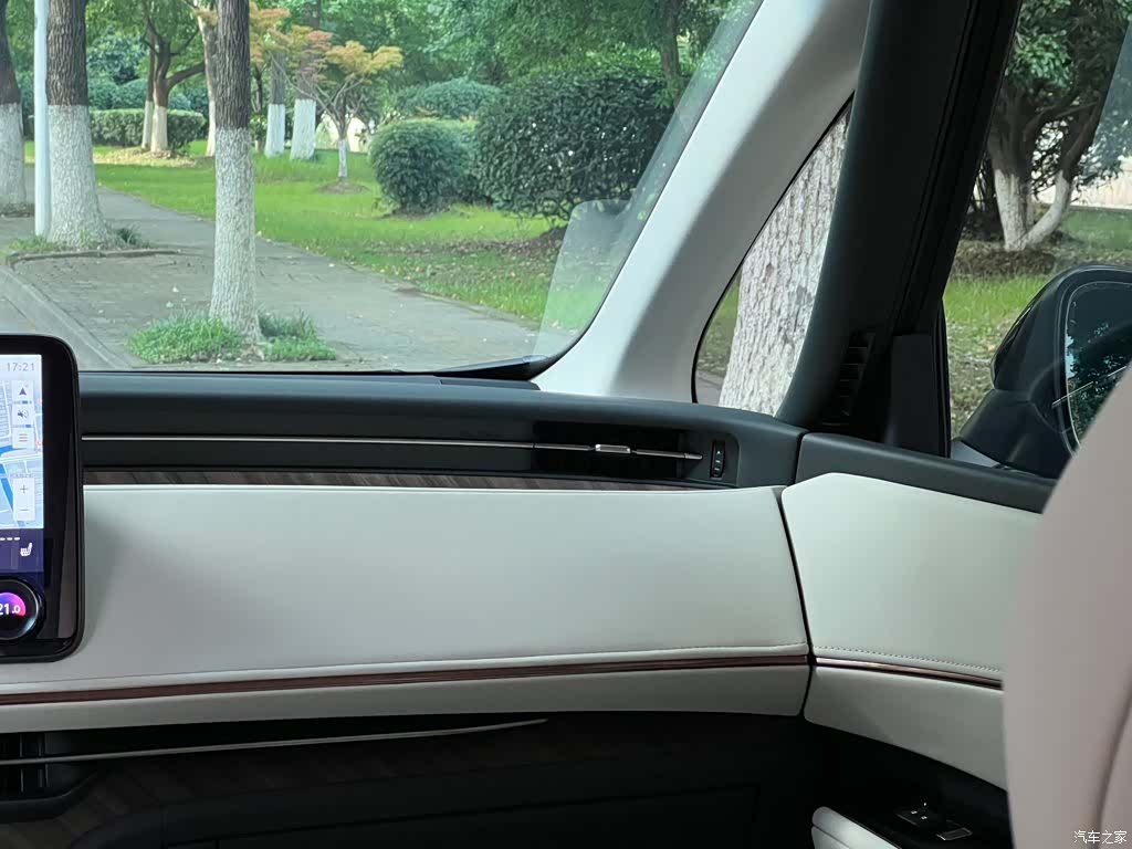 Lexus LM, 2024 15