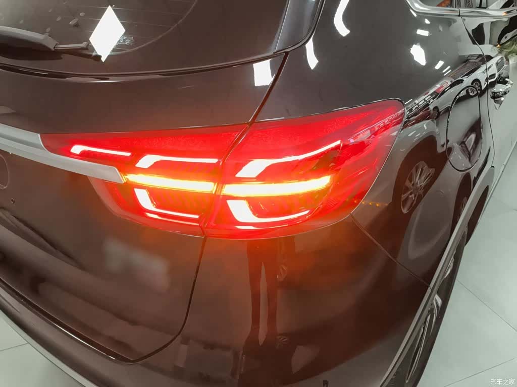 Hongqi HS5, 2022 24