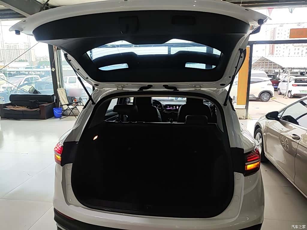 Geely Coolray, 2021 19
