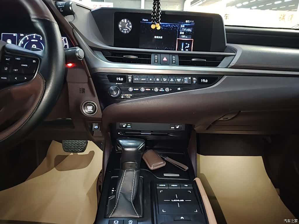 Lexus ES, 2020 13