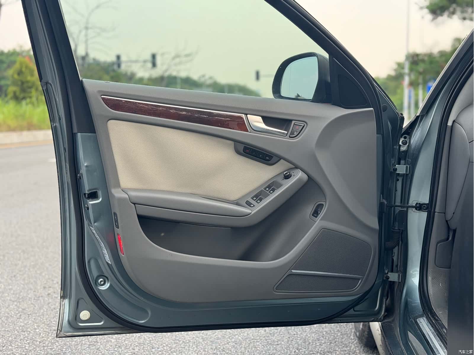 Audi A4L, 2010 14