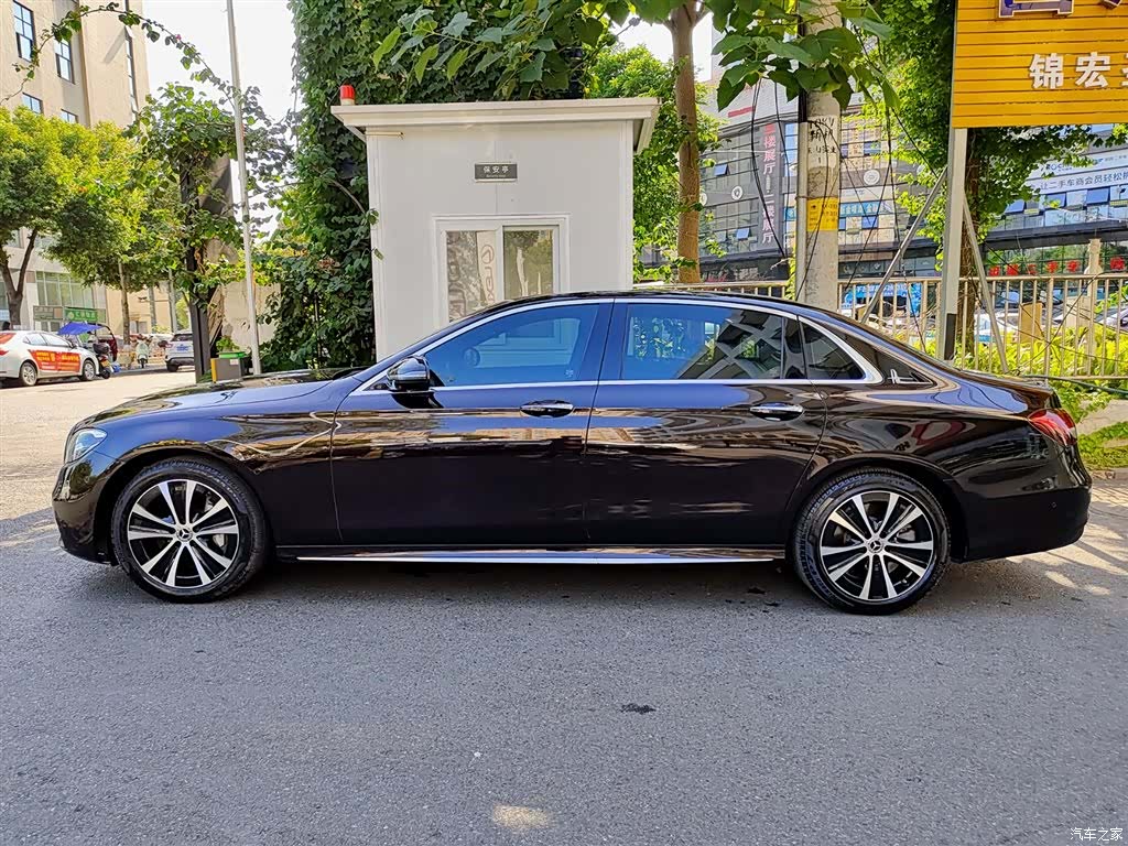 Mercedes-Benz E-Class, 2022 3