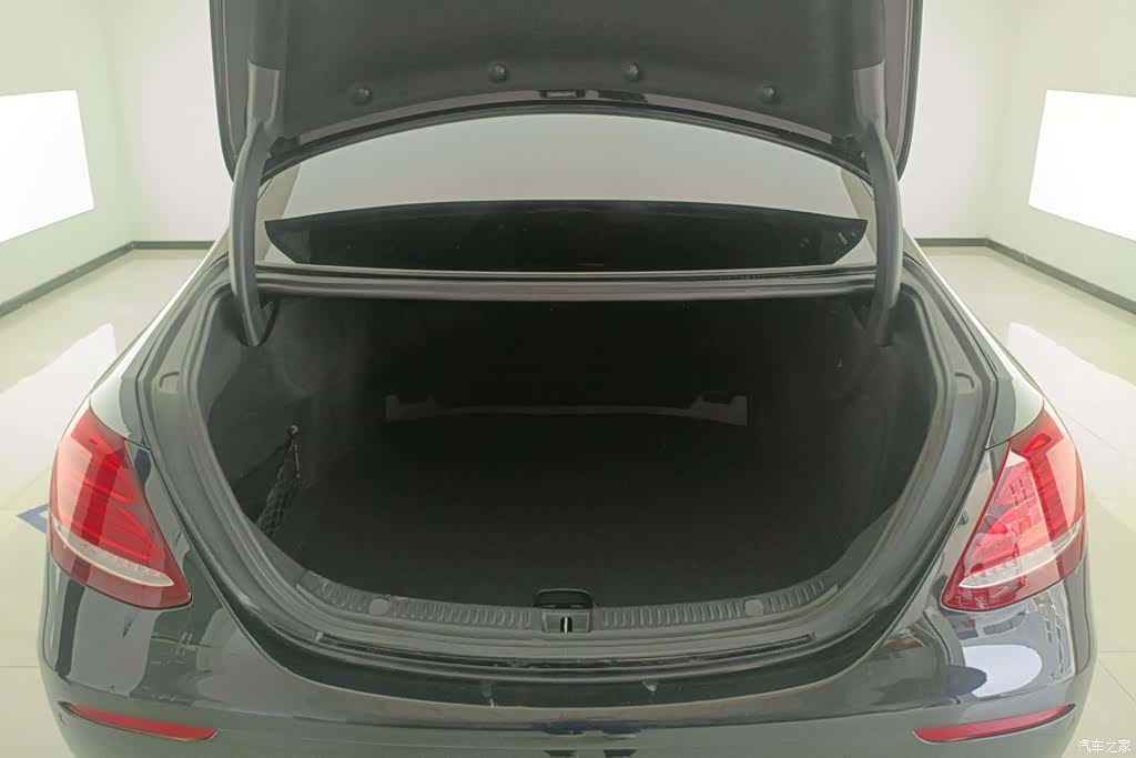 Mercedes-Benz E-Class, 2018 4