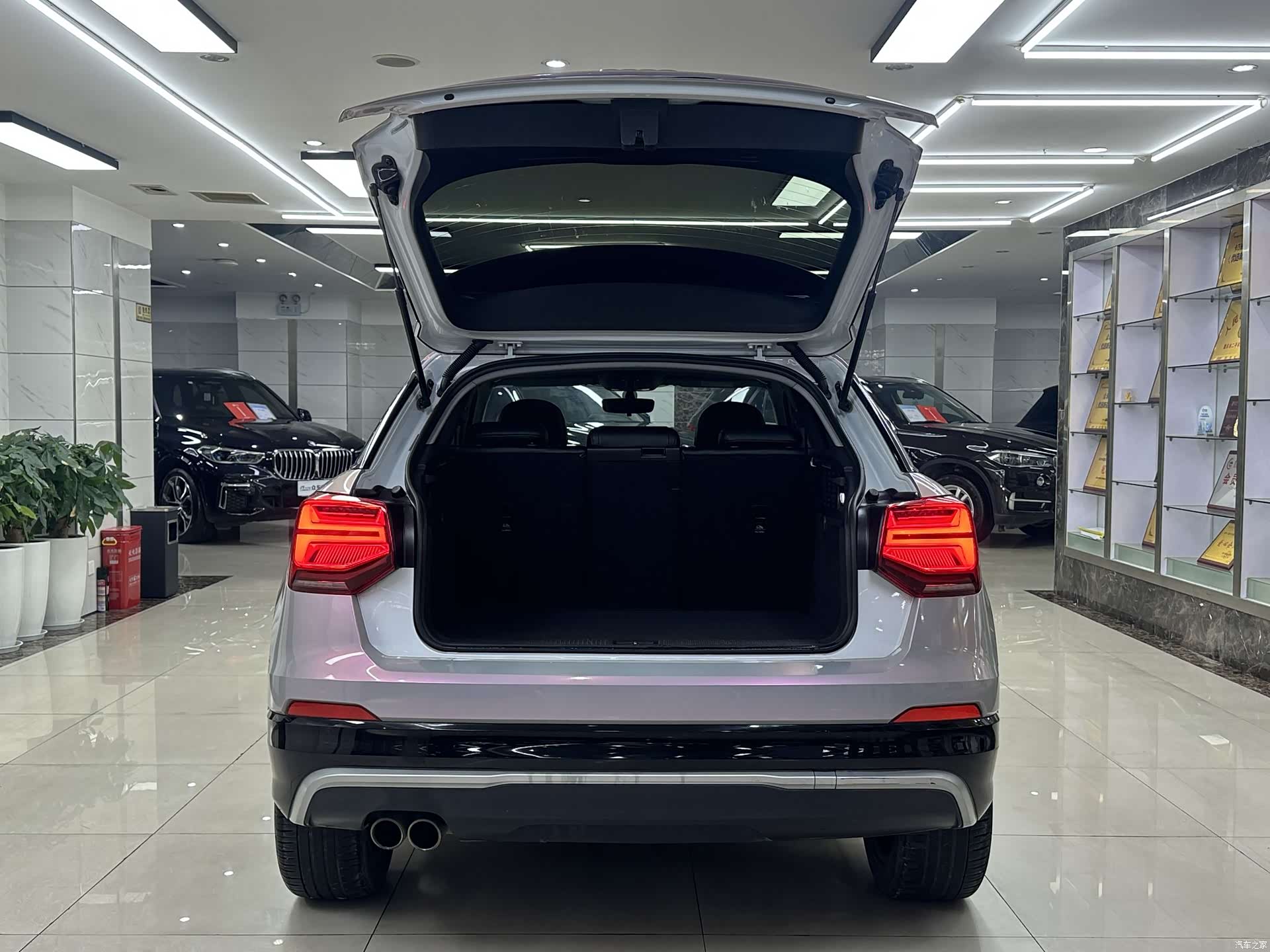 Audi Q2L, 2019 7