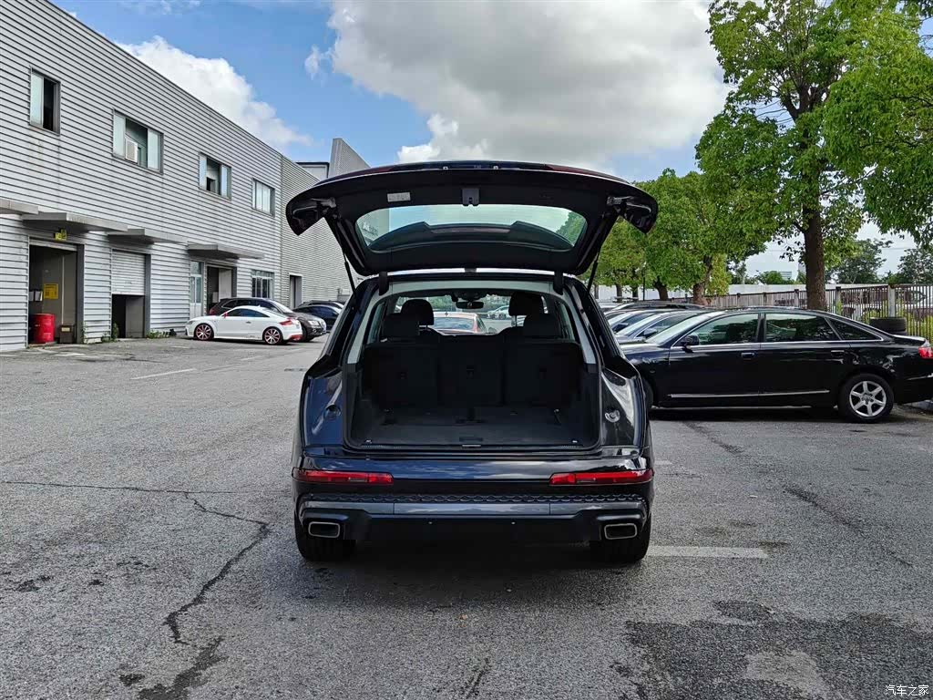 Audi Q7, 2025 6