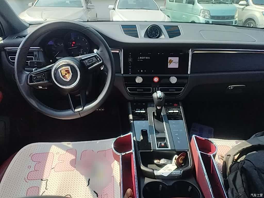 Porsche Macan, 2022 10