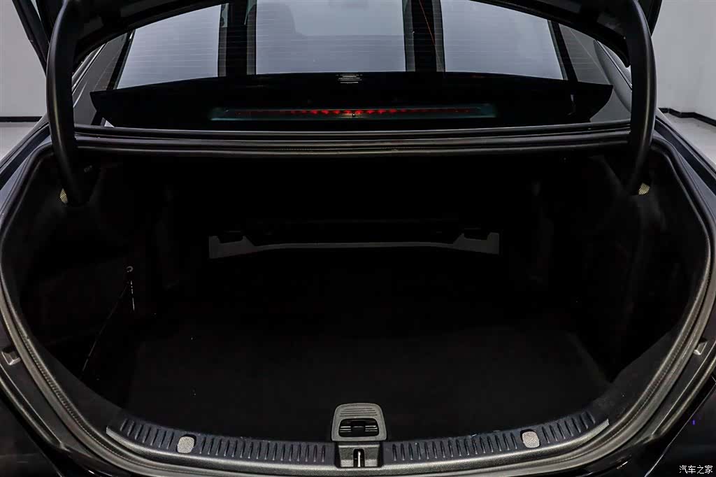 Mercedes-Benz E-Class, 2023 6