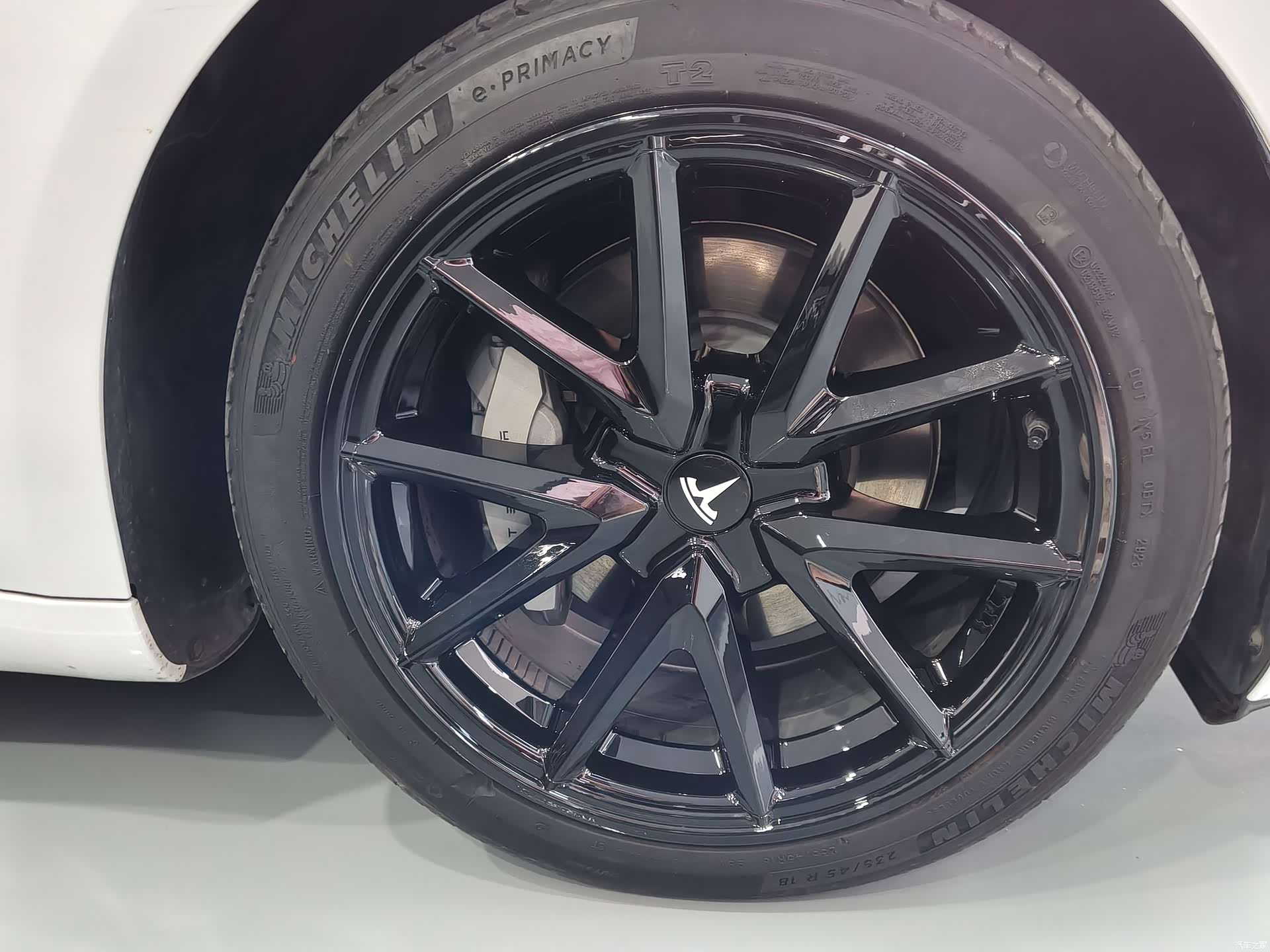 Tesla Model 3, 2023 все фото