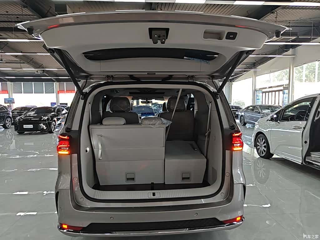 Roewe iMAX8, 2025 19